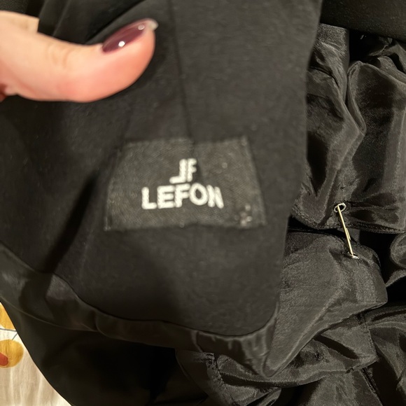 Elegant Black Double-Breasted Coat - Picture 5 of 5